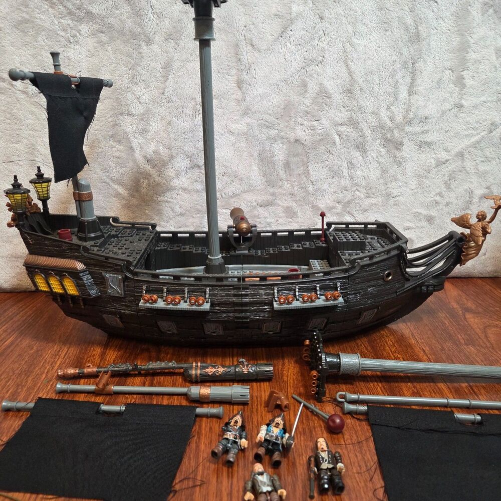 Mega Bloks 1017 Pirates of the Caribbean Black Pearl 90% Complete Full Hull Figs